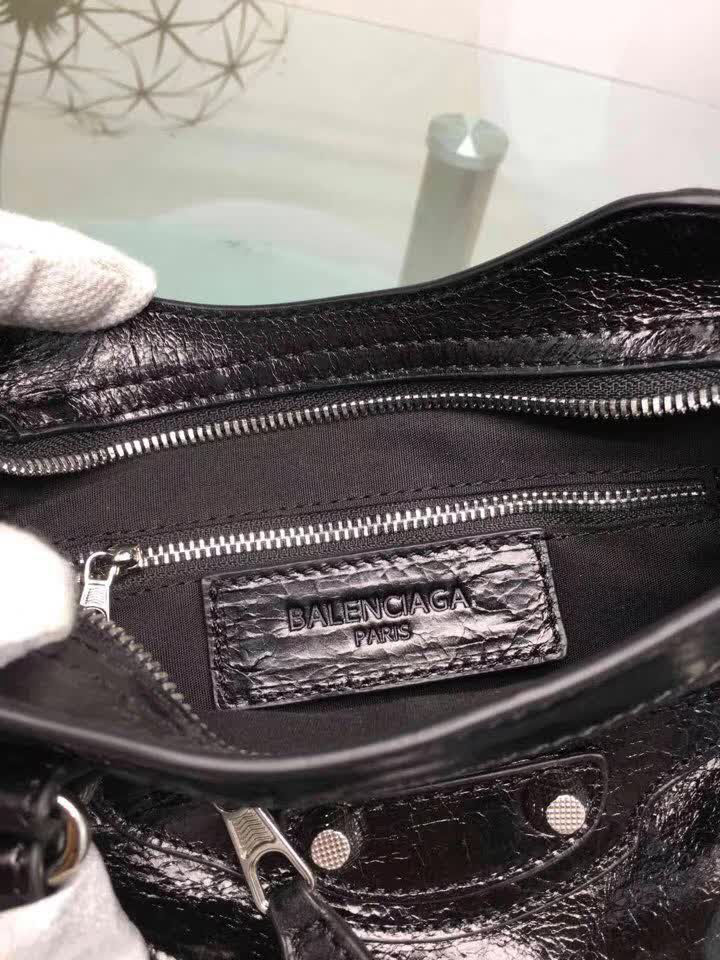 BALENCIAG巴黎世家 義大利進口 原版油蠟頭層牛皮 香皮小銀釘 時尚百搭 手提肩背斜挎包  BL1570